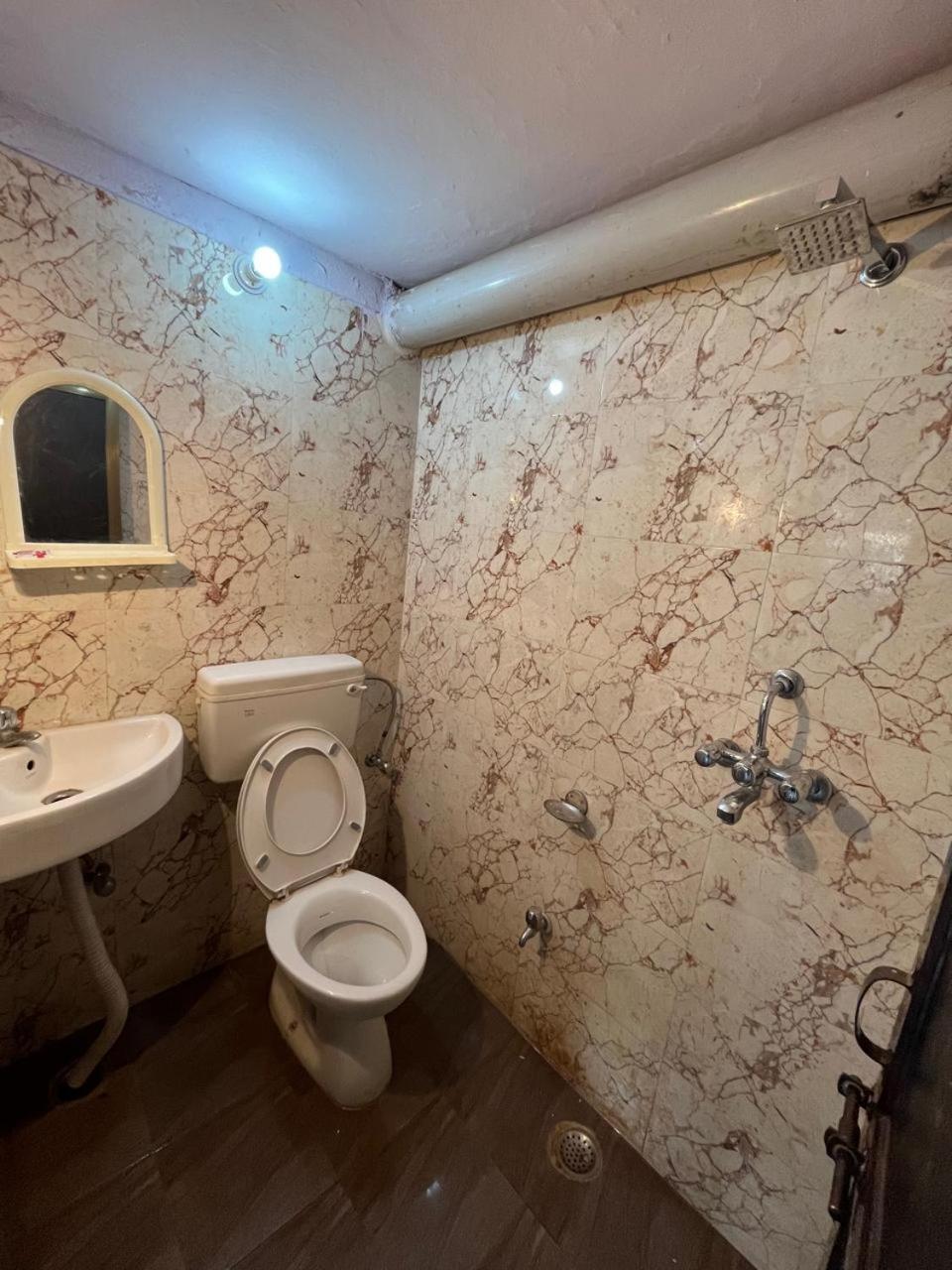 Vishwa Deva Homestay Varanasi Eksteriør bilde