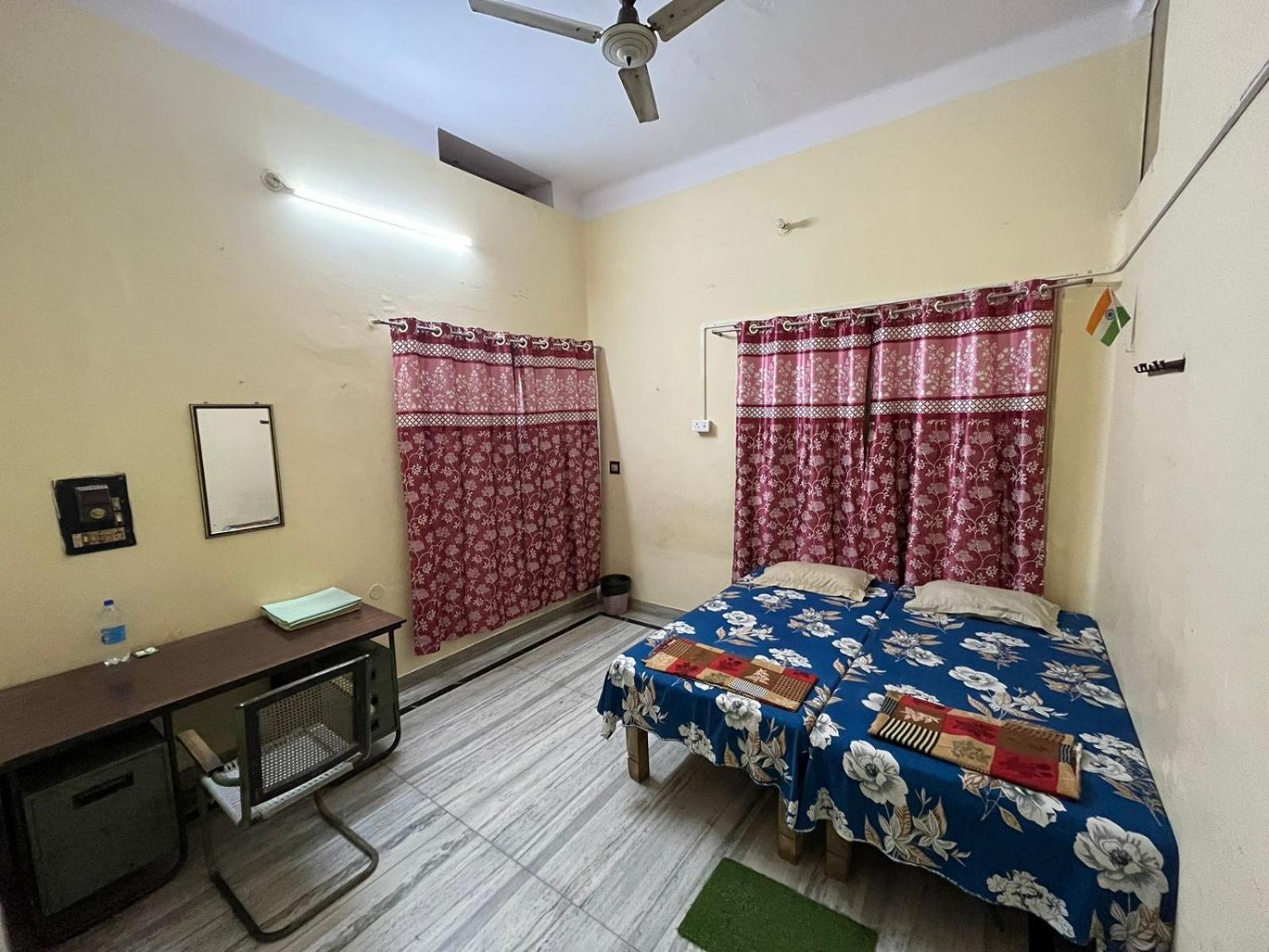 Vishwa Deva Homestay Varanasi Eksteriør bilde